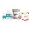 Verschiedene Nahrungsergänzungsmittel von Kingnature, darunter Flaschen mit Amino Vida, Magnesium Vida, Beutel mit reinem Pflanzenprotein, eine Flasche mit Eisen Vida und eine Schachtel mit Beuteln mit Vitality Shot, mit wichtigen natürlichen Inhaltsstoffen auf weißem Hintergrund.